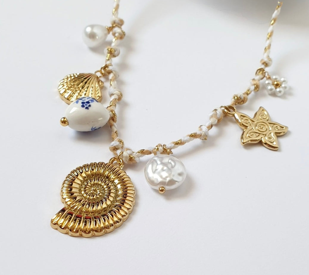 White knitted necklace
