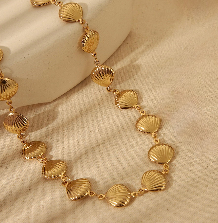 Summer gold choker