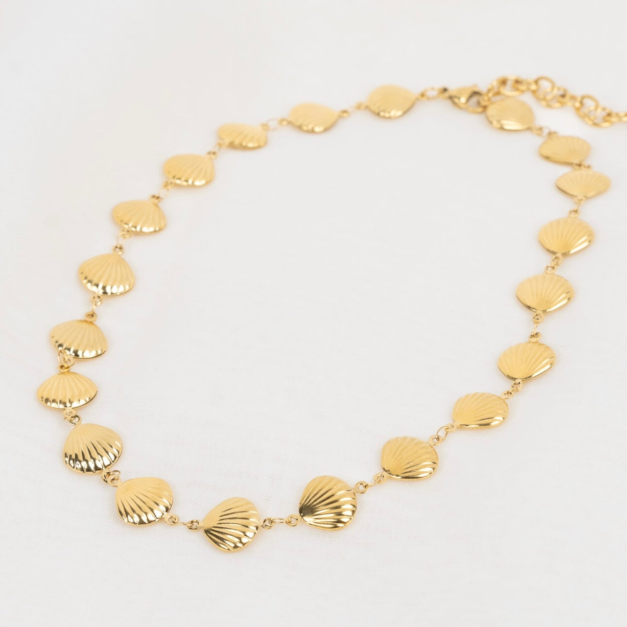 Summer gold choker