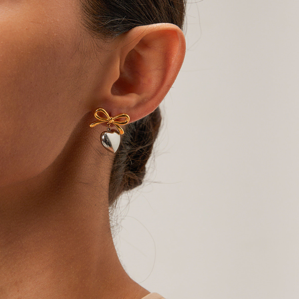 Bow earrings